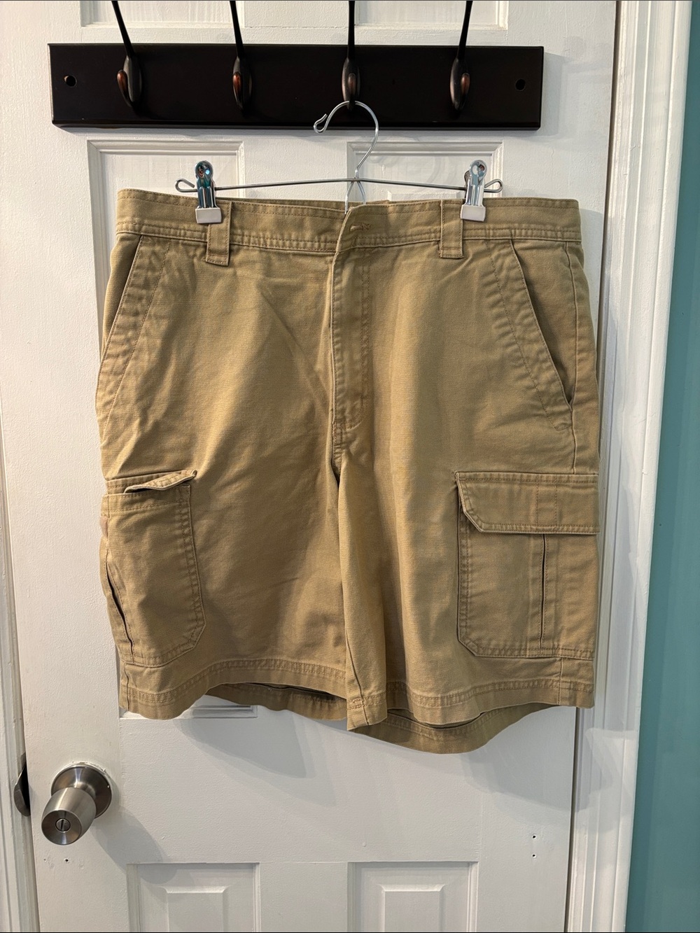 Columbia Men's Khaki Cargo Shorts with Omni-shade